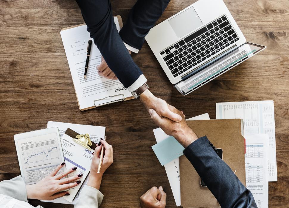 Elaborazione di contratti di lavoro